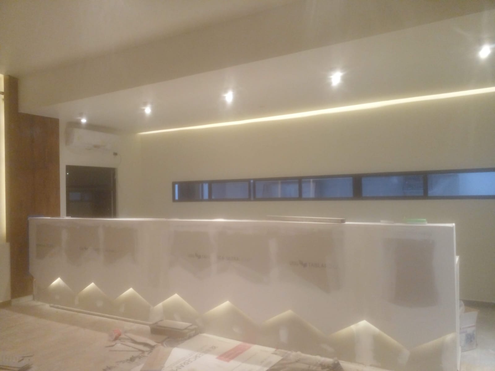 Imagen adjunta de trabajo en interior